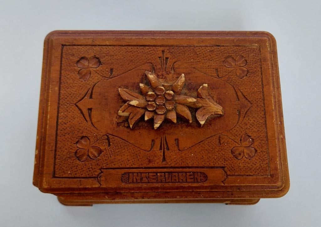 Hout gesneden doosje, Antiek en Kunst, Kunst | Beelden en Houtsnijwerken, Ophalen of Verzenden, Hout, Houtsnijwerk