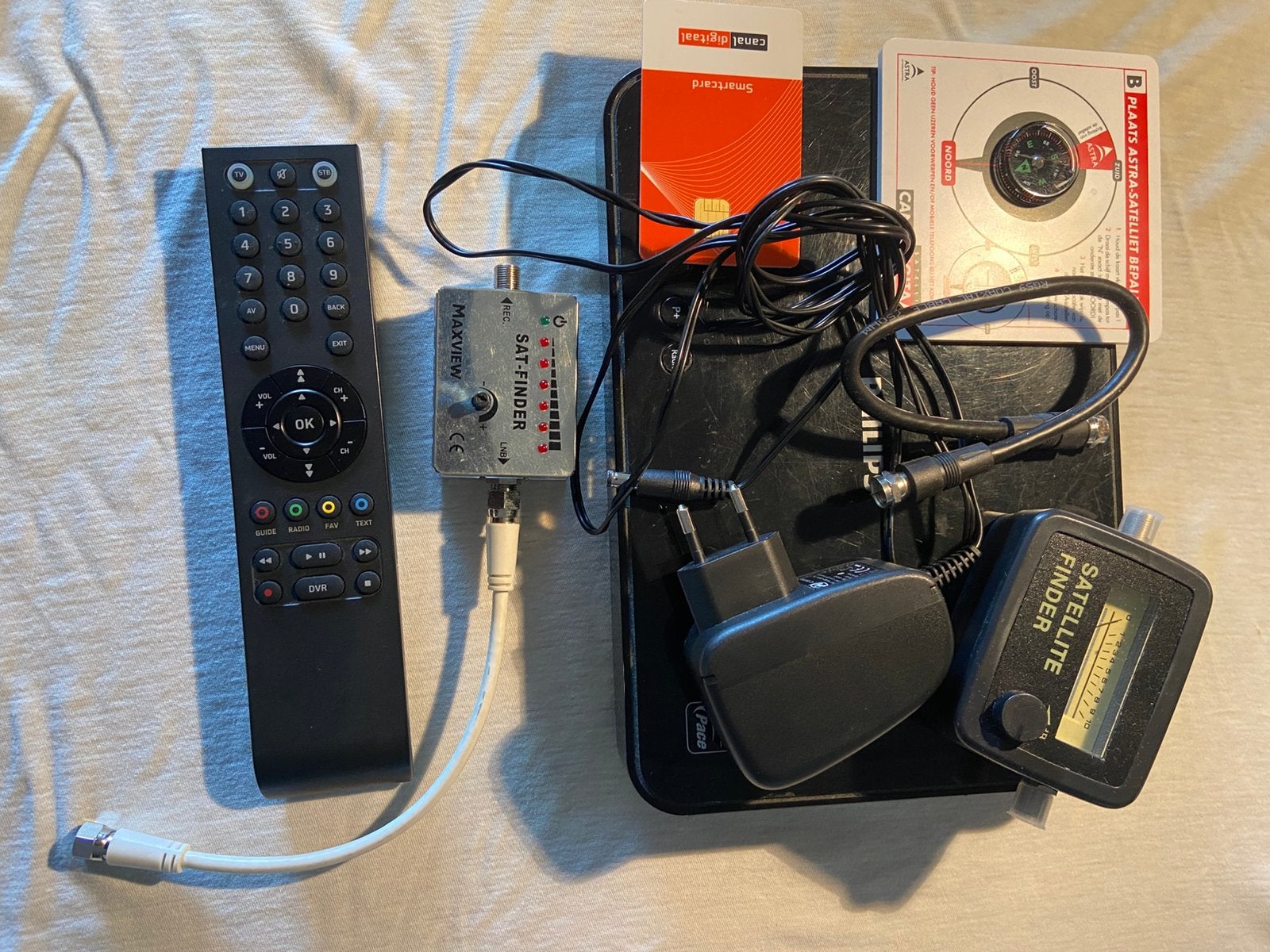 Digitale satelietontvanger met toebehoren, Ophalen of Verzenden, Gebruikt, Decoder