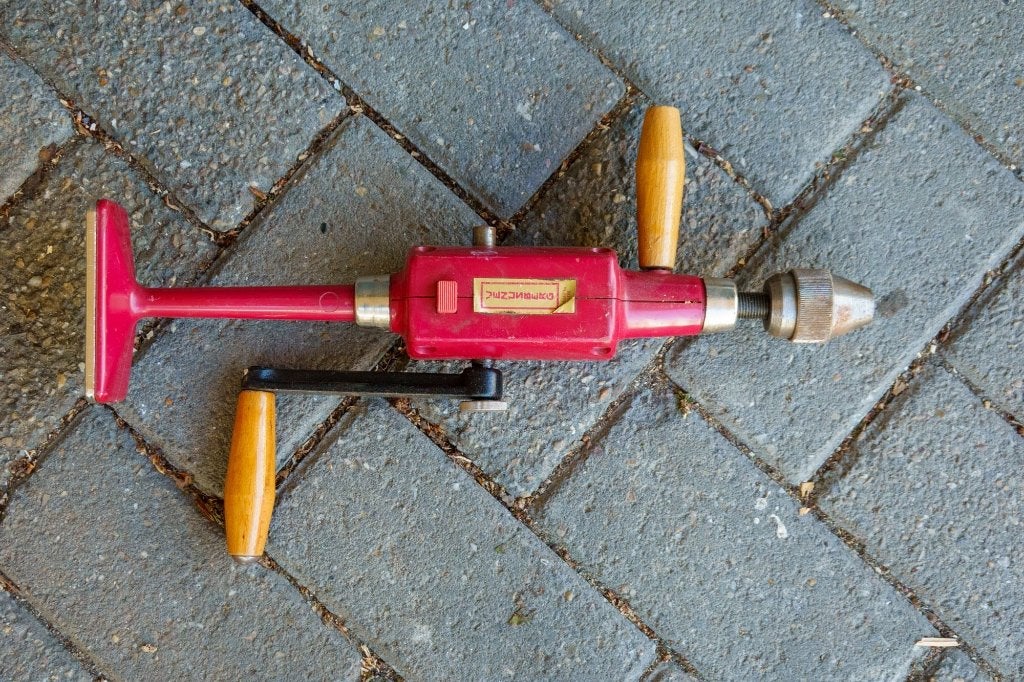 Handboor vintage, Ophalen