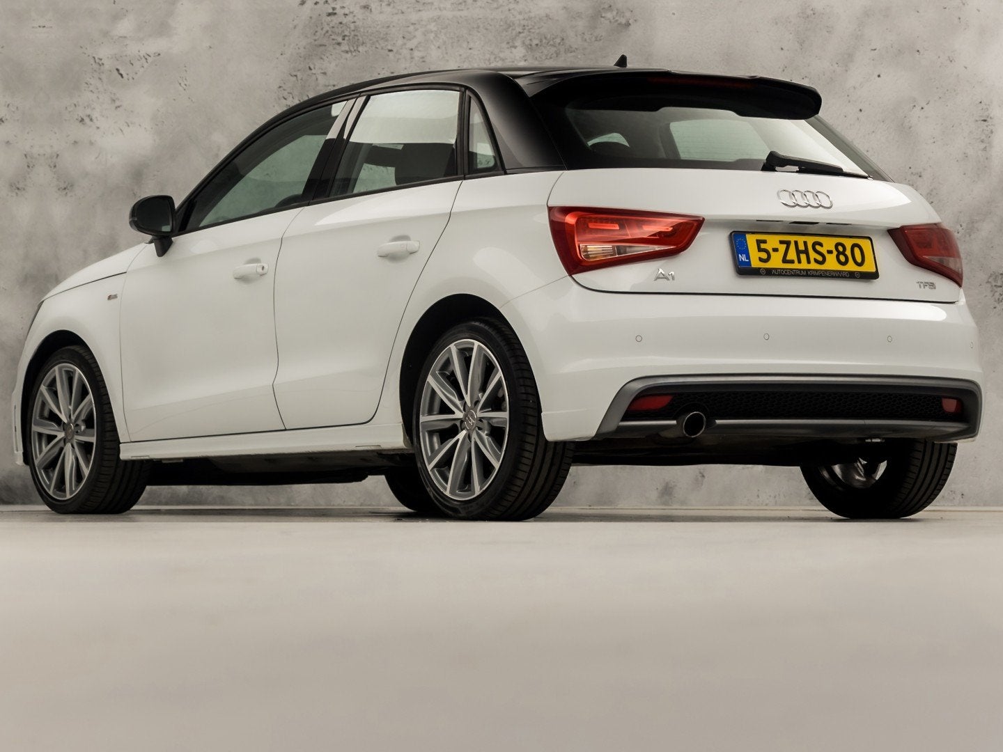 Audi A1 Sportback 1.2 TFSI S-Line Sport (NAVIGATIE, 5 DEURS,, Voorwielaandrijving, Zwart, 4 cilinders, Wit