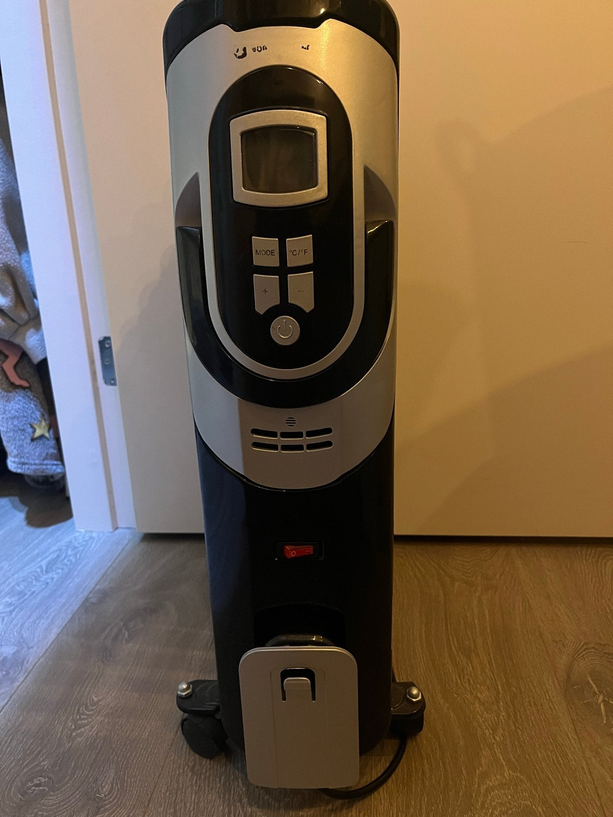 Oliegevulde Radiator - Elektrische Kachel met Wielen, Kachel, Minder dan 60 cm, Ophalen of Verzenden, Zo goed als nieuw