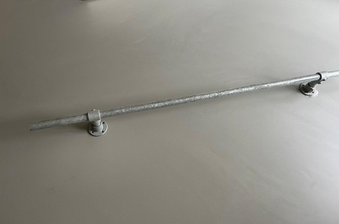 Gegalvaniseerde stalen buis met wandbevestiging, Ophalen, Zo goed als nieuw