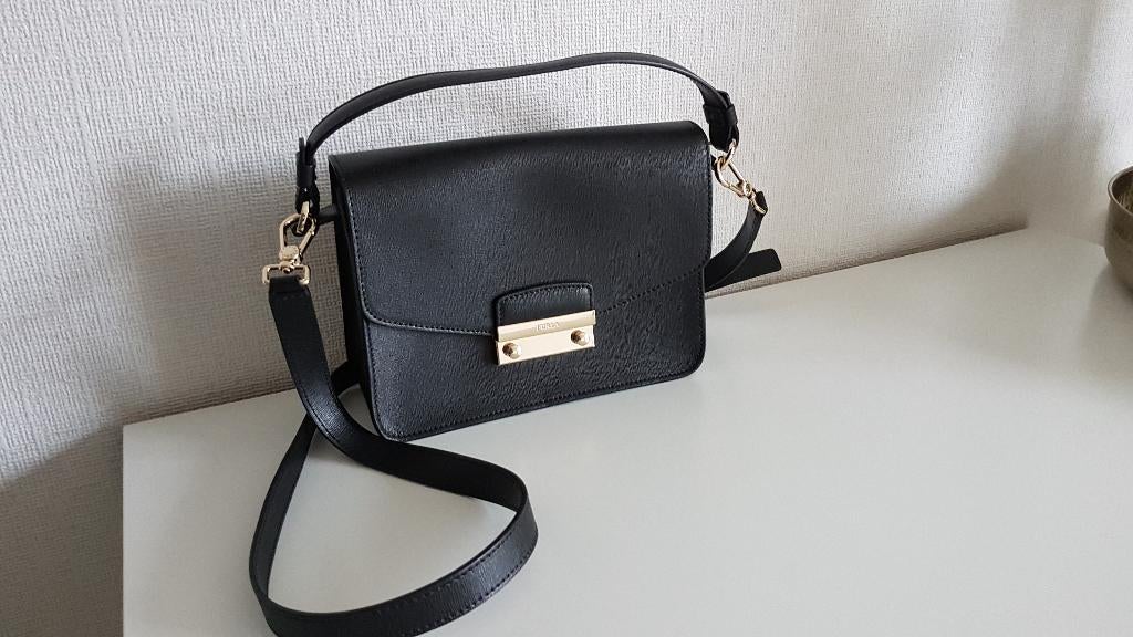 Furla Crossbody Zwart, Sieraden, Tassen en Uiterlijk, Tassen | Damestassen, Verzenden, Zo goed als nieuw, Zwart, Schoudertasje