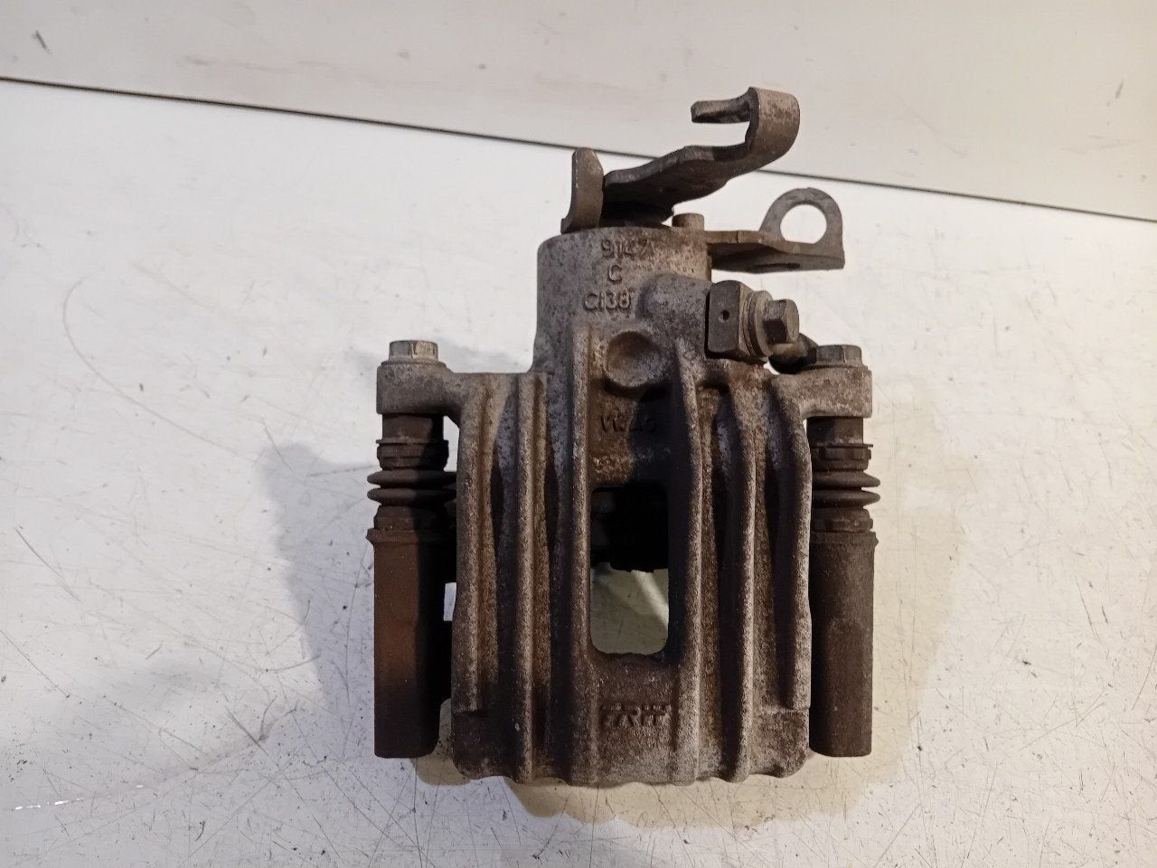 Remklauw rechts achter Volkswagen Polo, Onderdelen@venauto.nl, Van der Ven Autorecycling B.V., Gebruikt, Ettenseweg 76, 4706 PB Roosendaal, The Netherlands