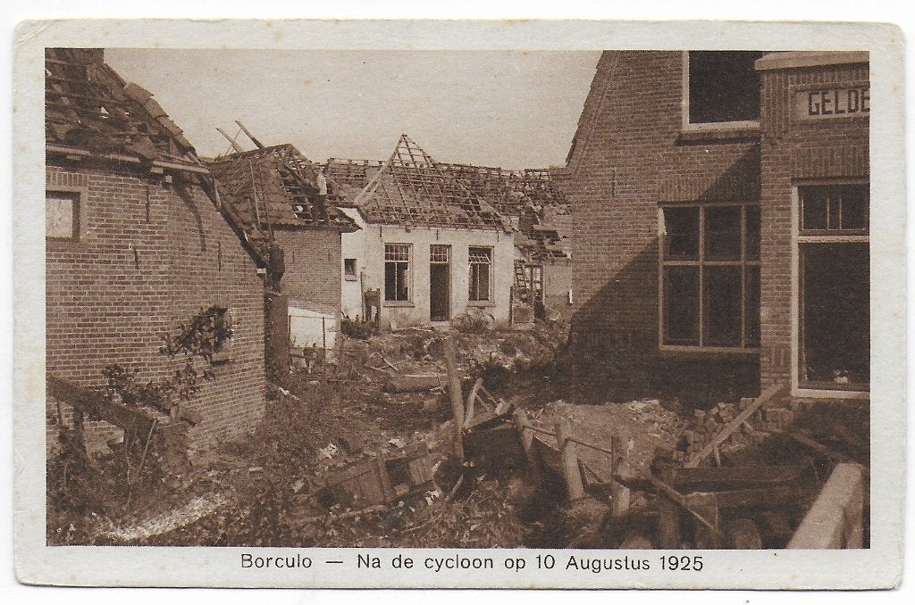 Borculo na de Cycloon 1925 ongelopen ansichtkaart ( B7226), Verzamelen, Ansichtkaarten | Nederland, Ophalen of Verzenden, 1920 tot 1940