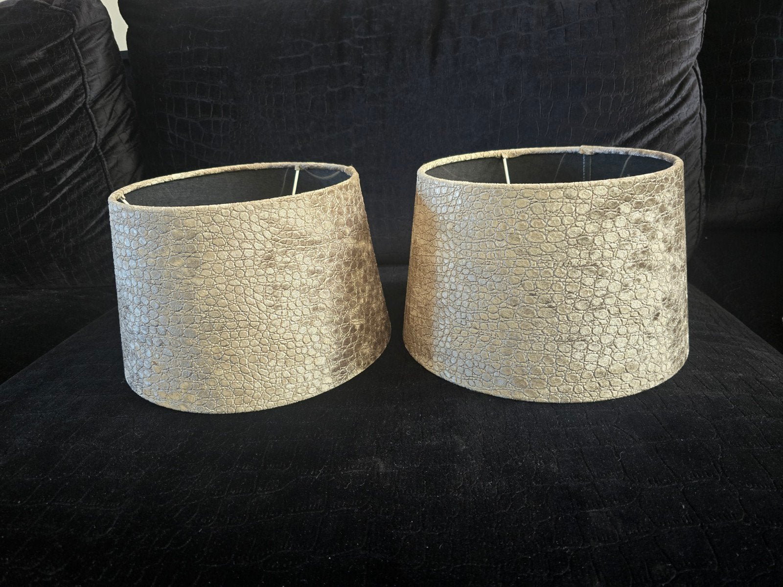 Set van 2 lampenkappen taupe croco velours, Huis en Inrichting, Lampen | Lampenkappen, Ophalen of Verzenden, Zo goed als nieuw