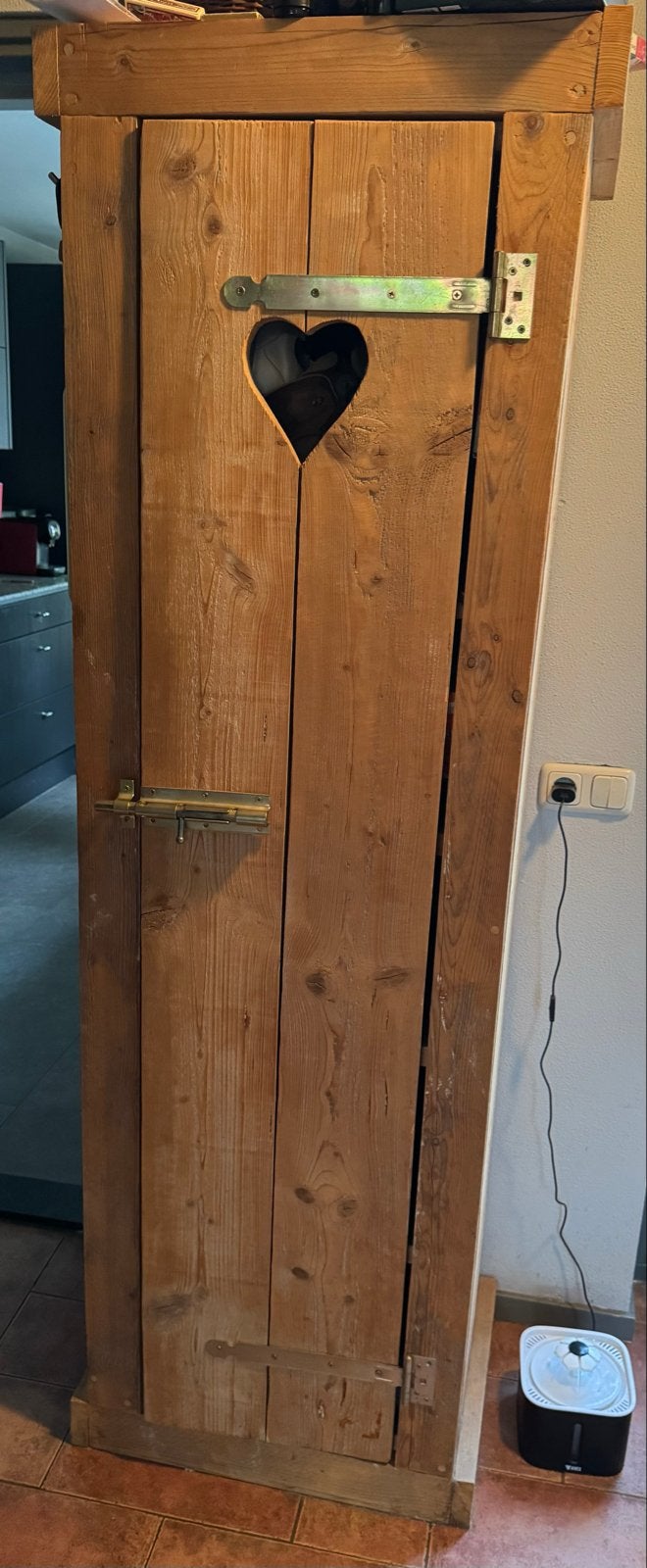 Houten kast met hartjesuitsparing - 200x60x65 cm, Huis en Inrichting, Kasten | Kledingkasten, Ophalen, Gebruikt, 200 cm of meer