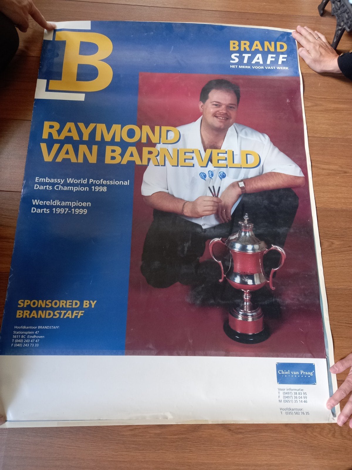 Dart Poster Raymond van Barneveld Wereldkampioen 1998, Verzamelen, Deurposter of groter, Ophalen of Verzenden, Sport, Rechthoekig Staand