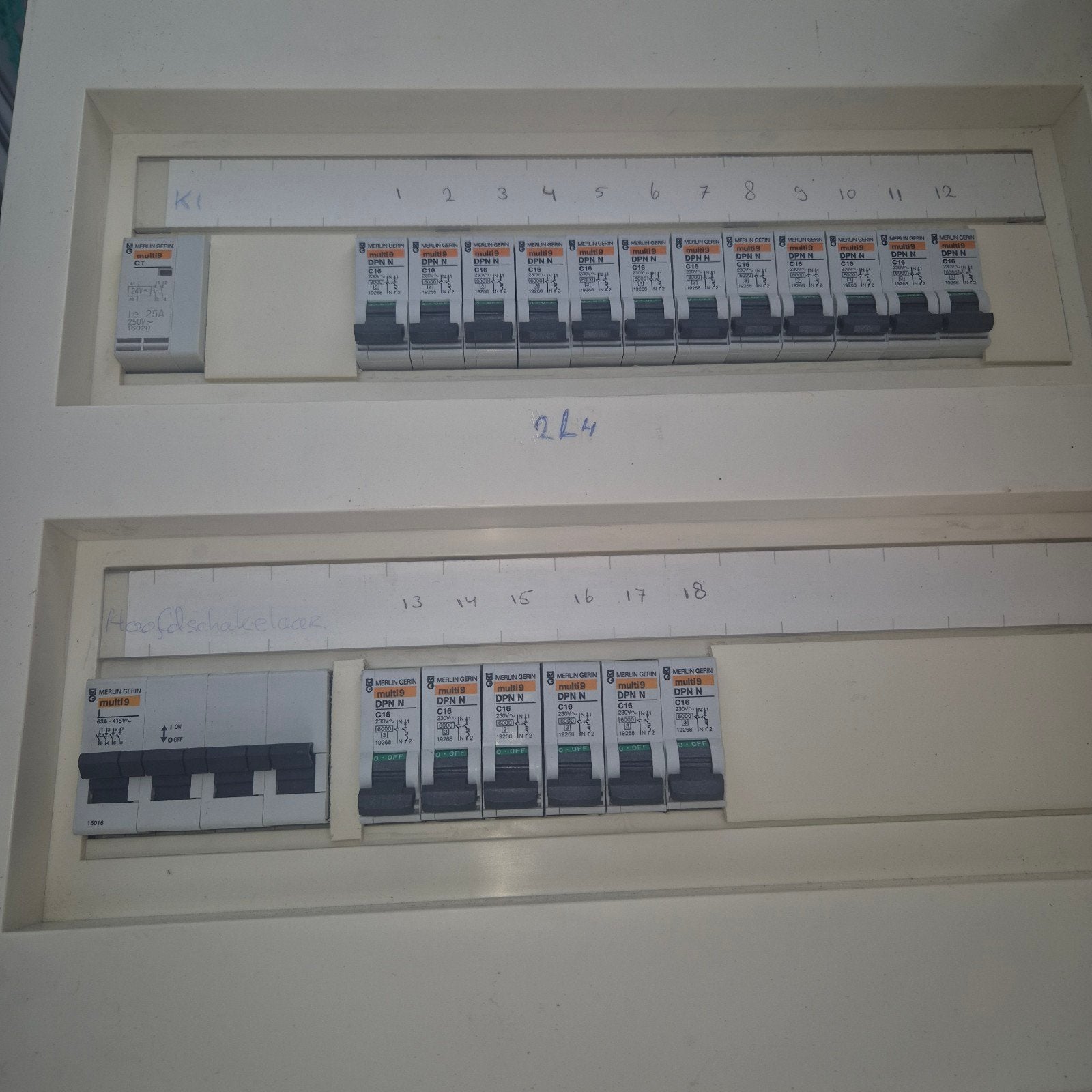 Groepenkast met aardlekschakelaar en installatieautomaten, Gebruikt, Ophalen of Verzenden, Schneider Electric, 35 rue Joseph Monier, 92500 Rueil-Malmaison, Frankrijk