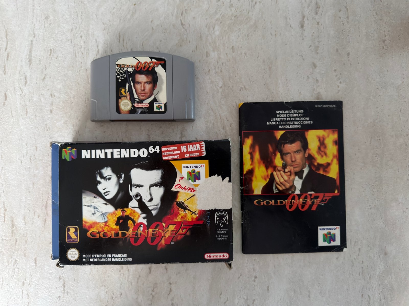 GoldenEye 007 N64 - inc handleiding en doos, Spelcomputers en Games, Ophalen, Gebruikt, Shooter, Eén computer