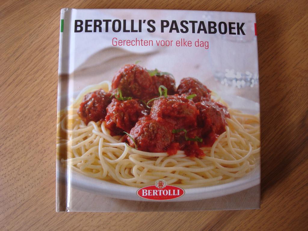 Kookboek Bertolli's pastaboek nieuw hardcover gebonden, Ophalen of Verzenden, Zo goed als nieuw, Bertolli, Italië