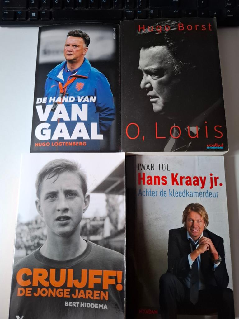 Voetbalboeken: Van Gaal, Cruijff, Louis, Hans Kraay jr., Ophalen of Verzenden, Gelezen, Hugo Logtenberg, Bert Hiddema, Hugo Borst, Iwan Tol