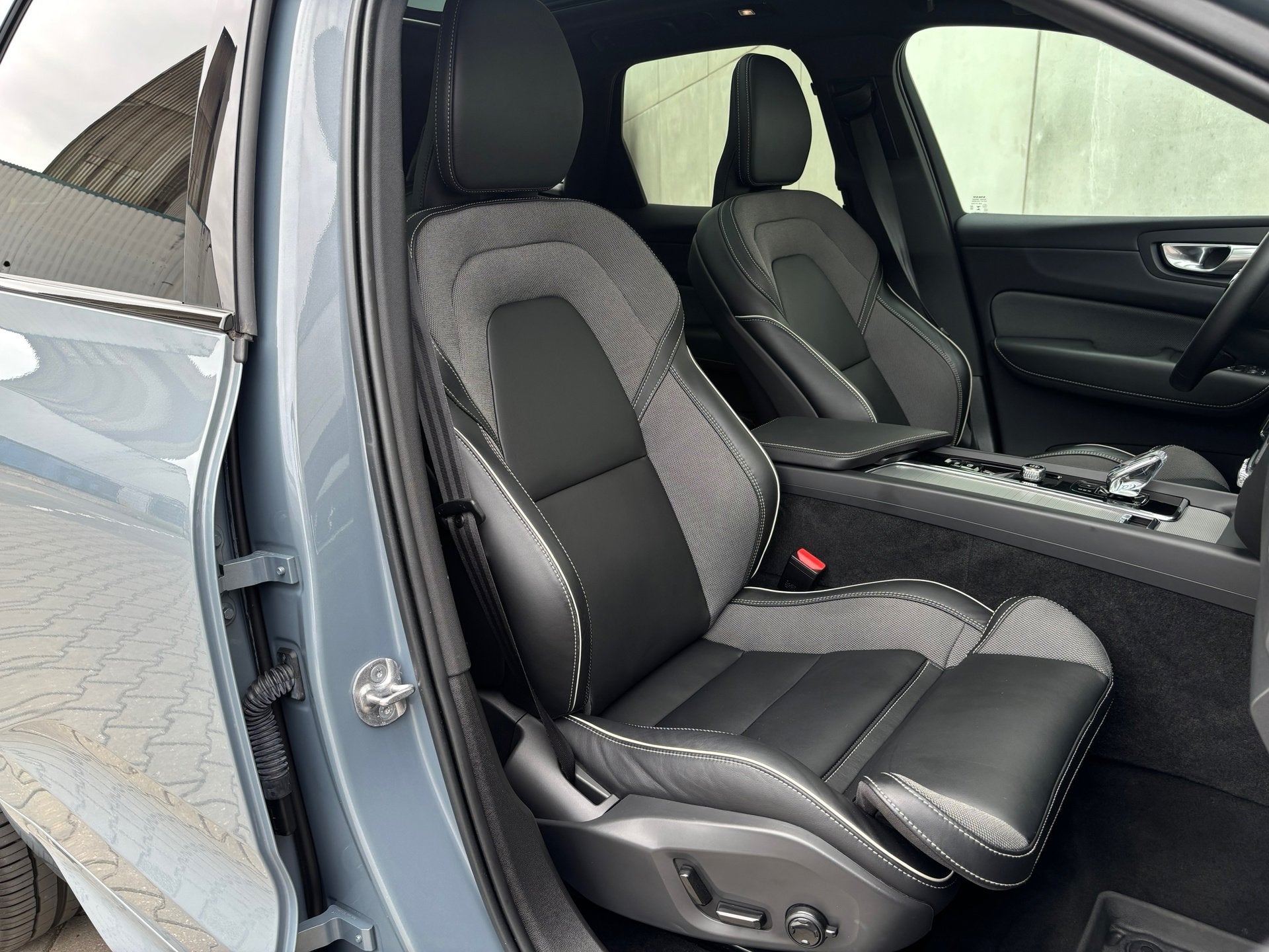 Volvo XC60 2.0 T8 455 PK hybrid AWD Ultimate Dark SOH 99% Pa, Auto's, Volvo, Automaat, Gebruikt, 4 cilinders, 1969 cc