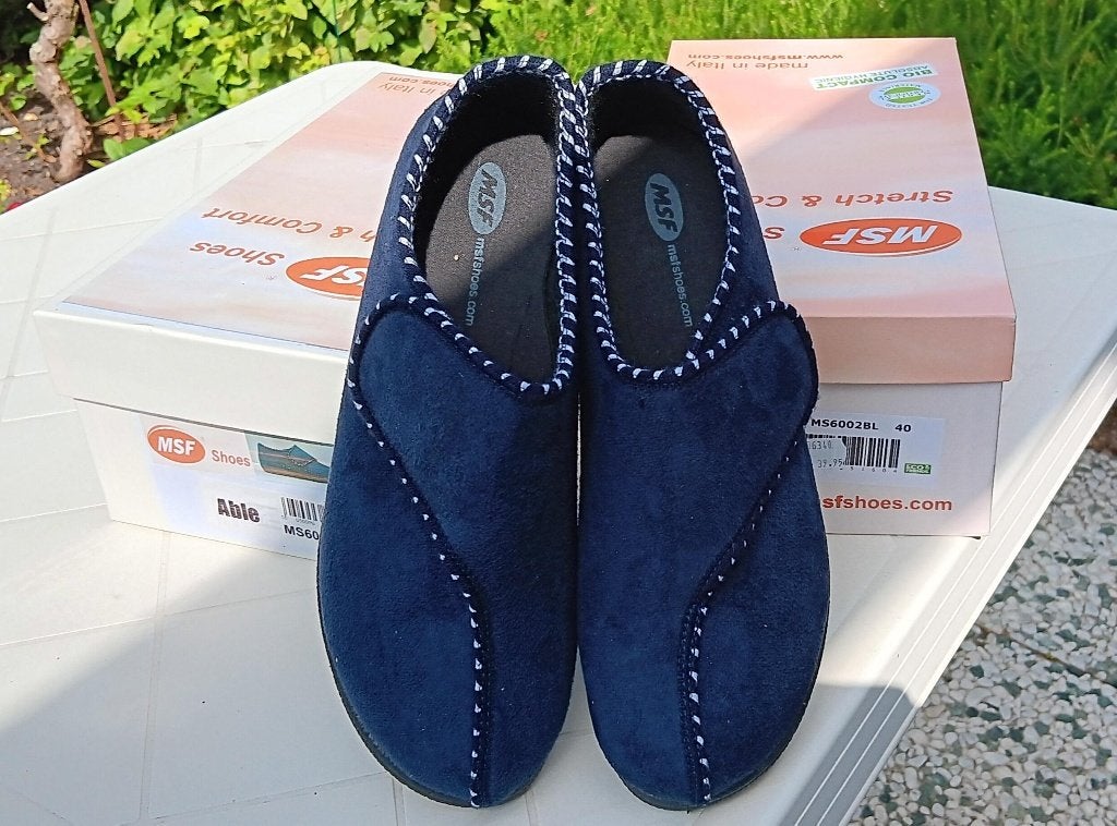 NIEUW IN DOOS... DAMESPANTOFFELS, MAAT 40, Ophalen, Blauw, Nieuw, Pantoffels of Sloffen