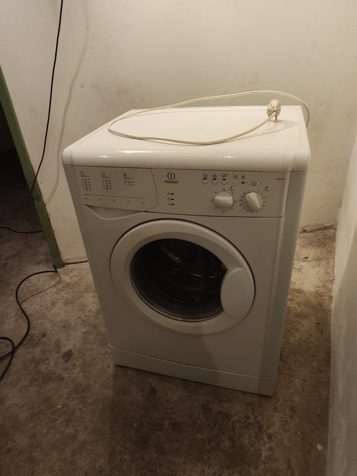 Indesit Wasmachine WIN 121 (EU) - Gebruikt, Ophalen, 1200 tot 1600 toeren, Gebruikt, 4 tot 6 kg