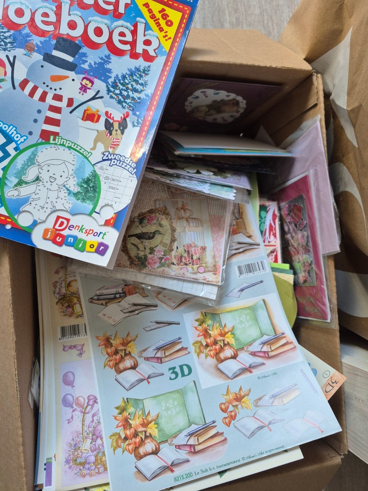 Grote doos vol scrapbook, 3D kaarten & knutselspullen, Ophalen of Verzenden