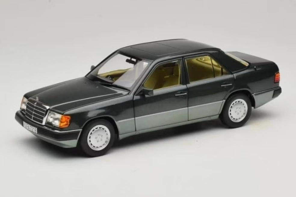 Norev Mercedes 230E Night Green Metallic 1:18, -, Norev, Ophalen of Verzenden, -