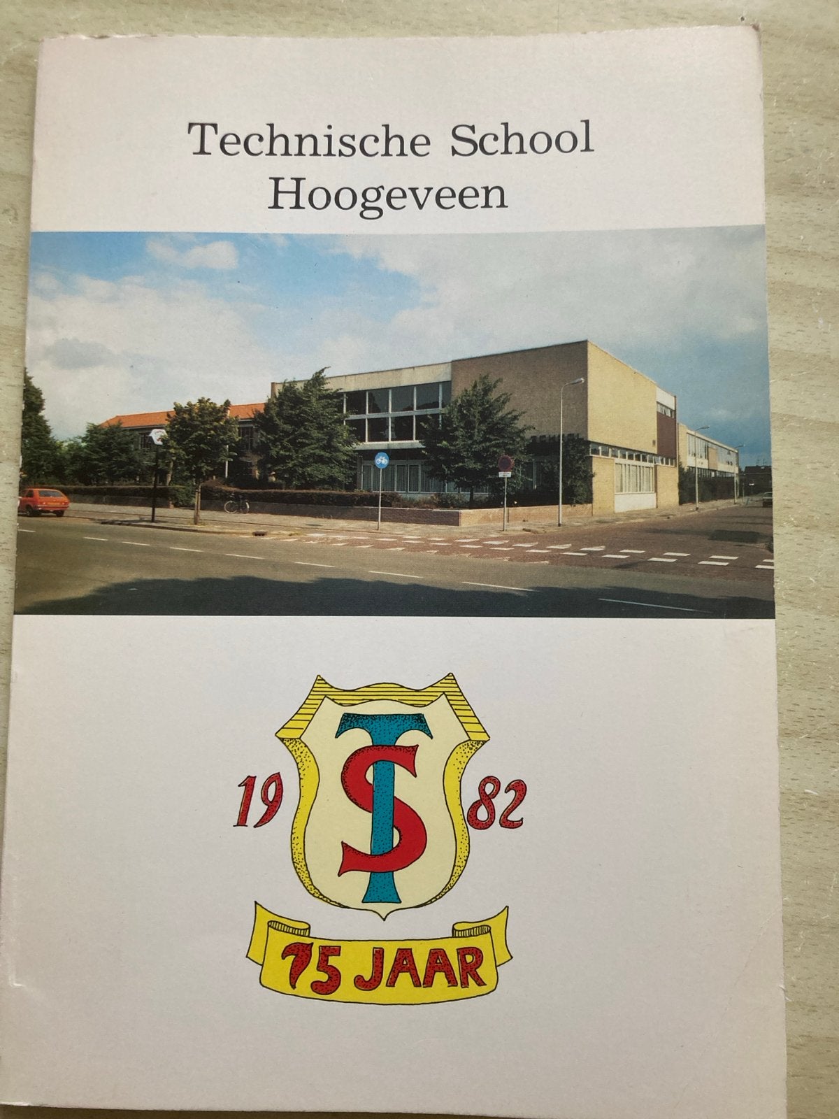 Jubileumboek Technische School Hoogeveen 75 Jaar, Boeken, Ophalen of Verzenden, Beta, Gelezen, MBO