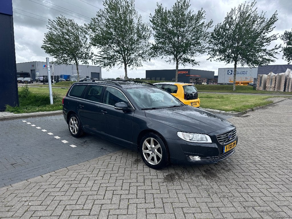 Volvo V70 D4 133KW 2014 Grijs, Voorwielaandrijving, 1800 kg, 4 cilinders, Zilver of Grijs