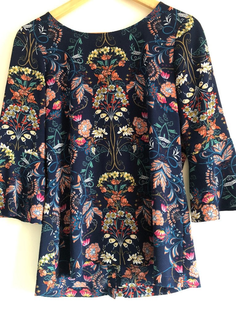 Blouse blauw bloemmotief, Ophalen of Verzenden, Zo goed als nieuw, Maat 38/40 (M), Blauw