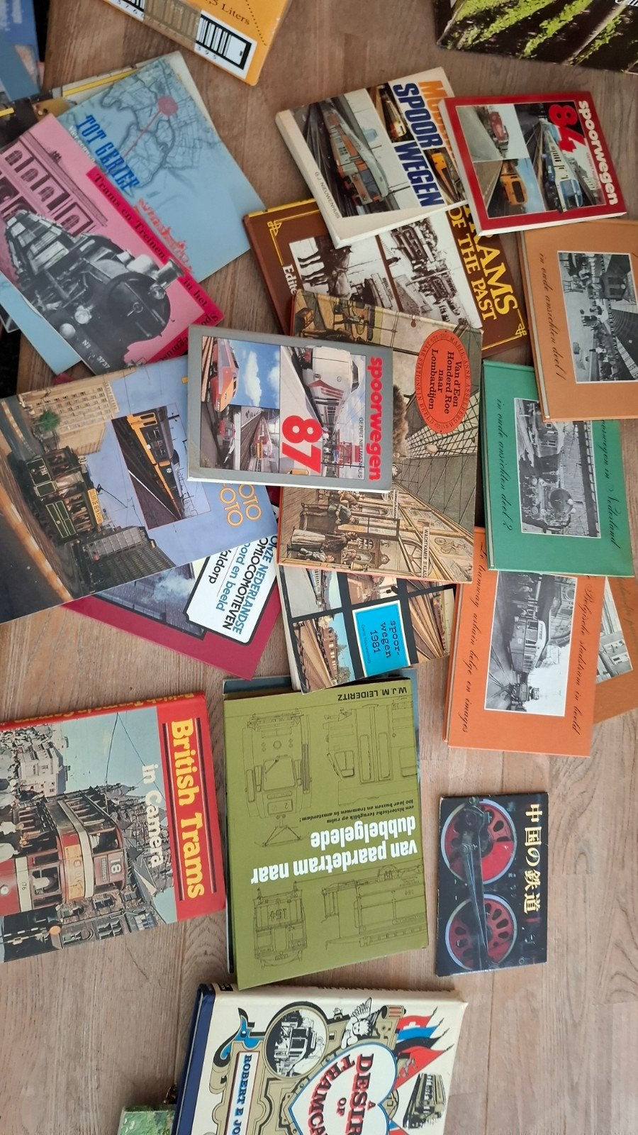 treinen trams verzameling tot 2000, Boeken, Ophalen of Verzenden, Gelezen, Trein