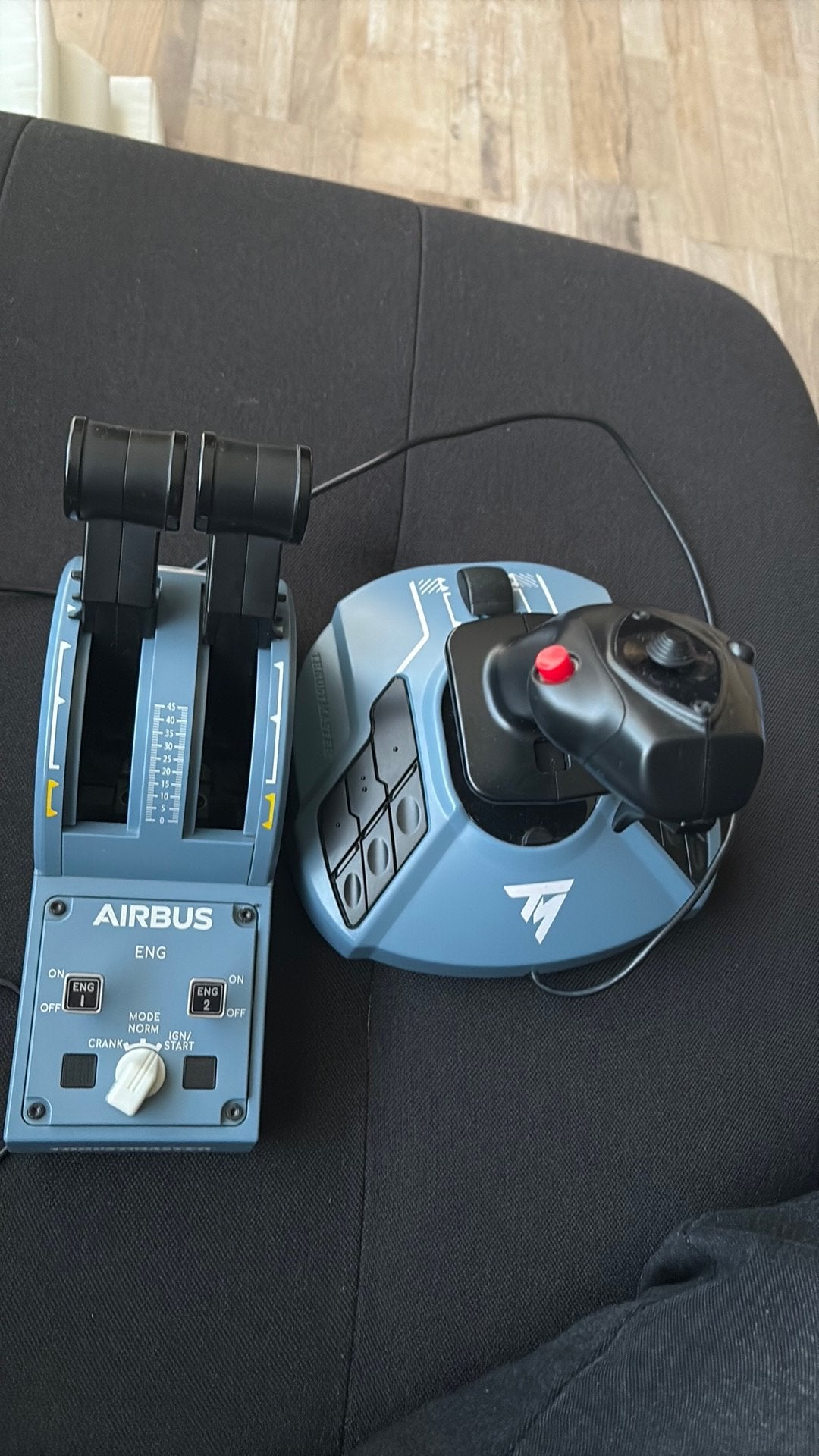 Thrustmaster TCA Airbus Sidestick + Throttle Quadrant, Computers en Software, Joysticks, Ophalen of Verzenden, Zo goed als nieuw