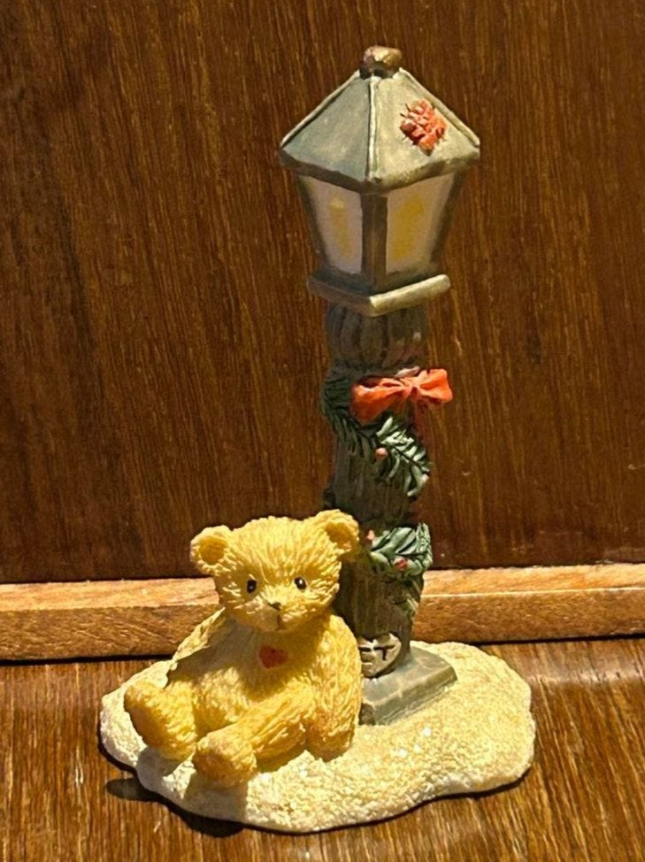 Cherished Teddies 1998 kerst Lantaarnpaal, Verzamelen, Verzenden, Zo goed als nieuw, Beeldje, Cherished Teddies