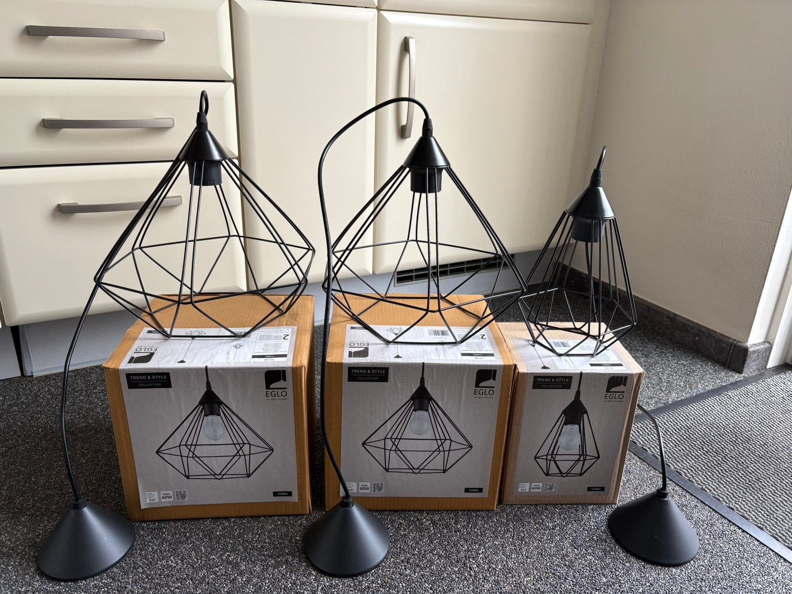 Eglo Tarbes zwart 3 stuks nieuw, Huis en Inrichting, Lampen | Hanglampen, Ophalen, Nieuw, Metaal, E27 (groot)