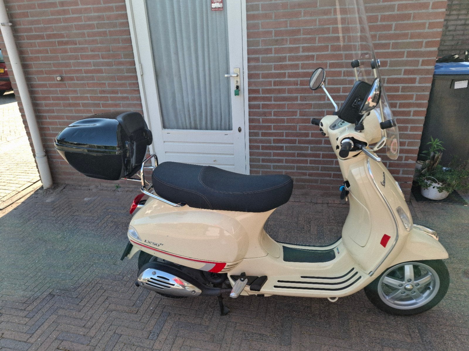 Vespa LX 50 4T. 2012 met slechts 5533 km, Fietsen en Brommers, Ophalen