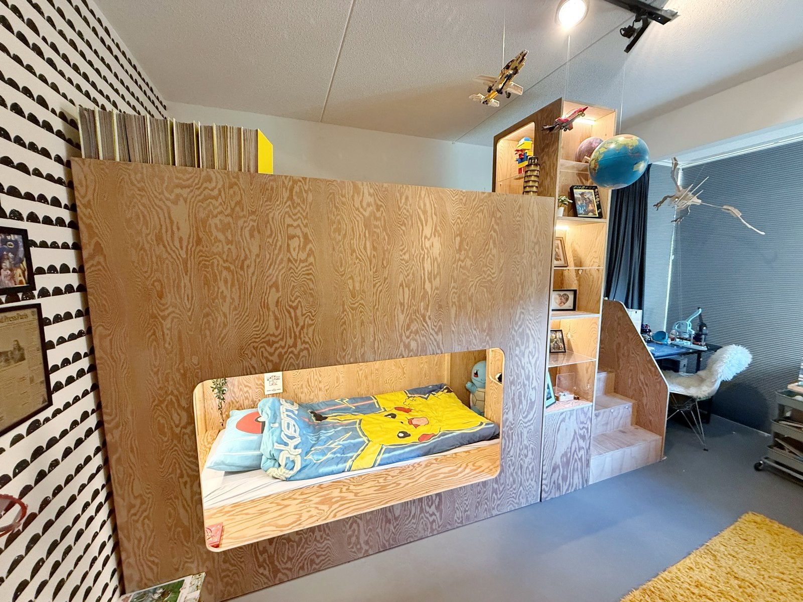 Uniek handgemaakt kinderbed met kast, speelruimte en bureau, Ophalen, Eenpersoons, Zo goed als nieuw, 200 cm