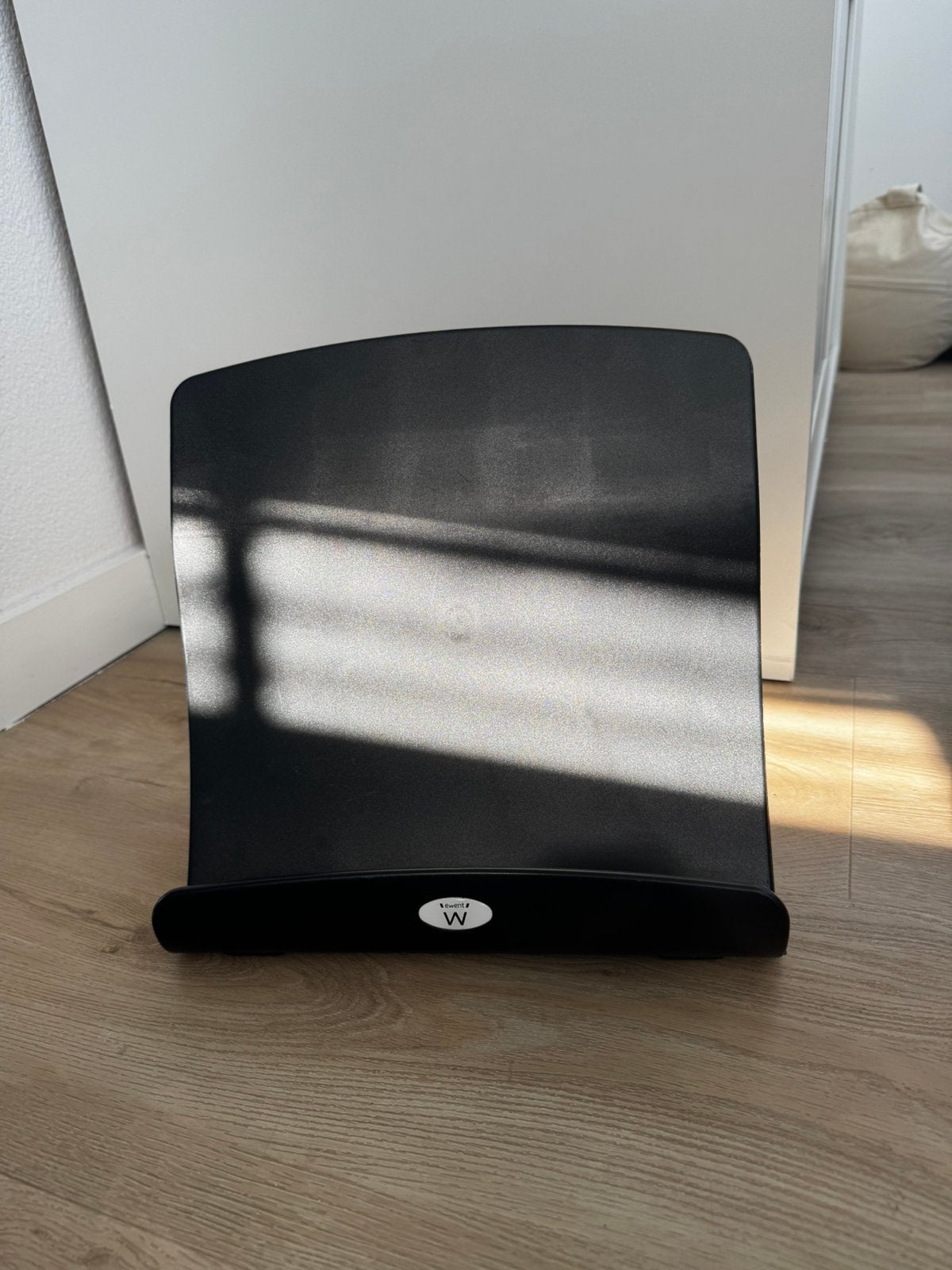 Ewent zwarte laptophouder/laptopsteun/standaard, Ophalen of Verzenden, Zo goed als nieuw