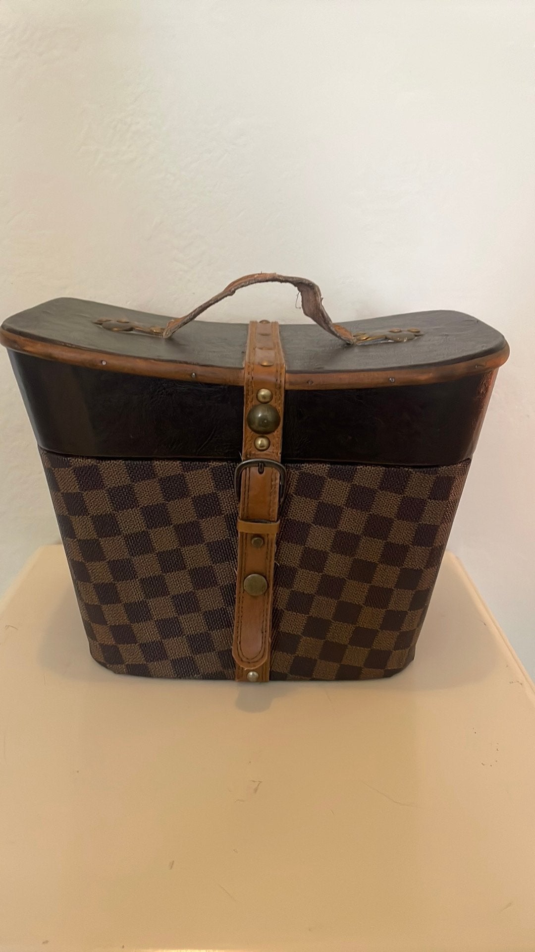 Stijlvolle vintage opbergkoffer / decoratieve hoedendoos, Ophalen of Verzenden, Gebruikt, Bruin, Hardcase