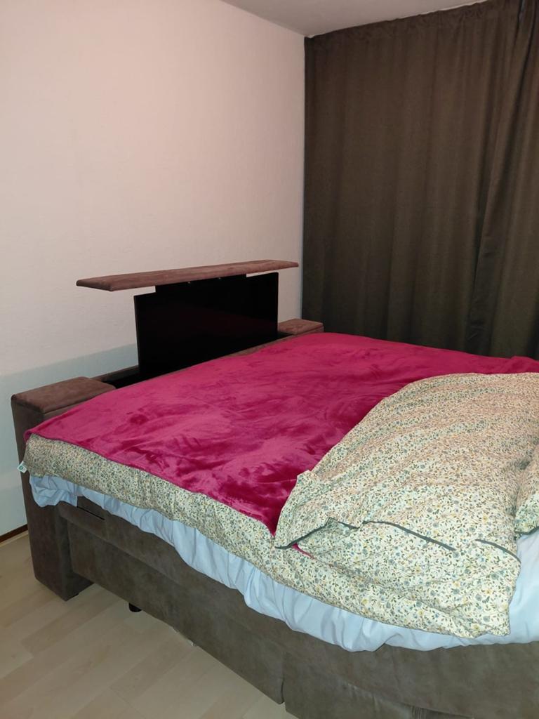 Luxe elektrische boxspring 180x210 met ingebouwde tv, Huis en Inrichting, Slaapkamer | Bedden, Ophalen, 210 cm, Tweepersoons, 180 cm