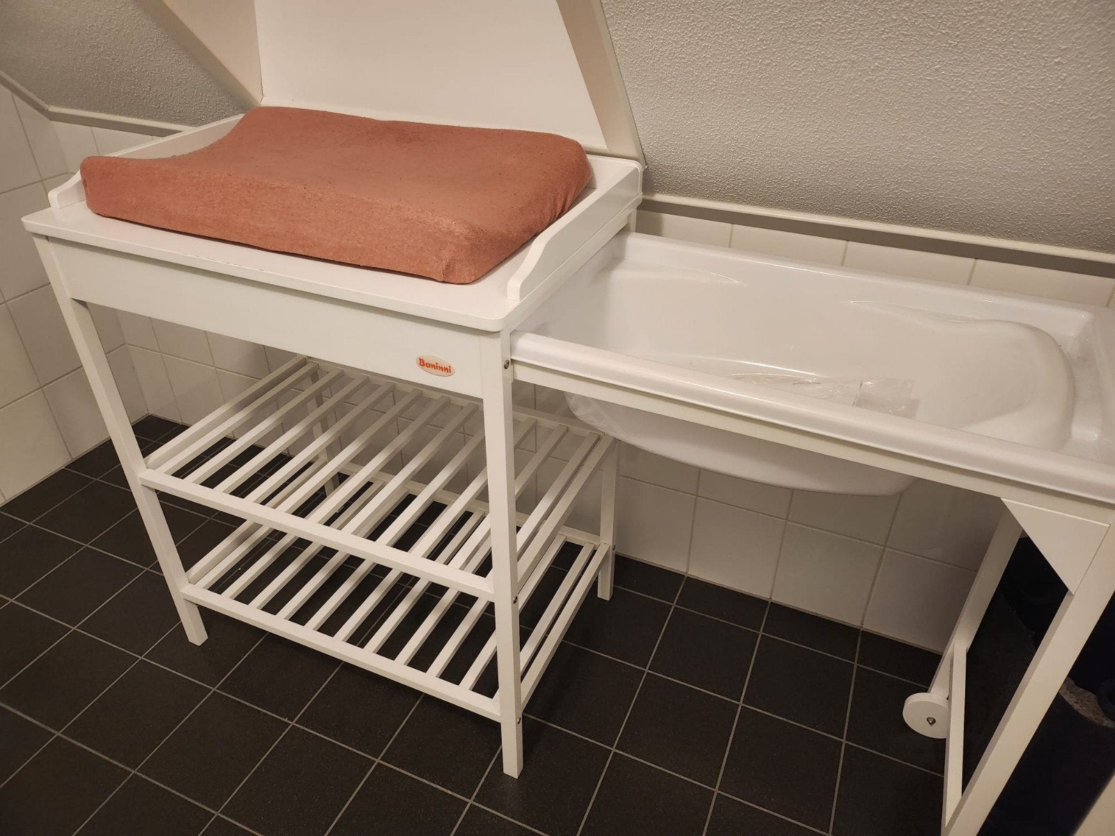 Baninni Commode met uitschuifbaar badje, Kinderen en Baby's, Badjes en Verzorging, Gebruikt, Badje, Overige merken, Ophalen