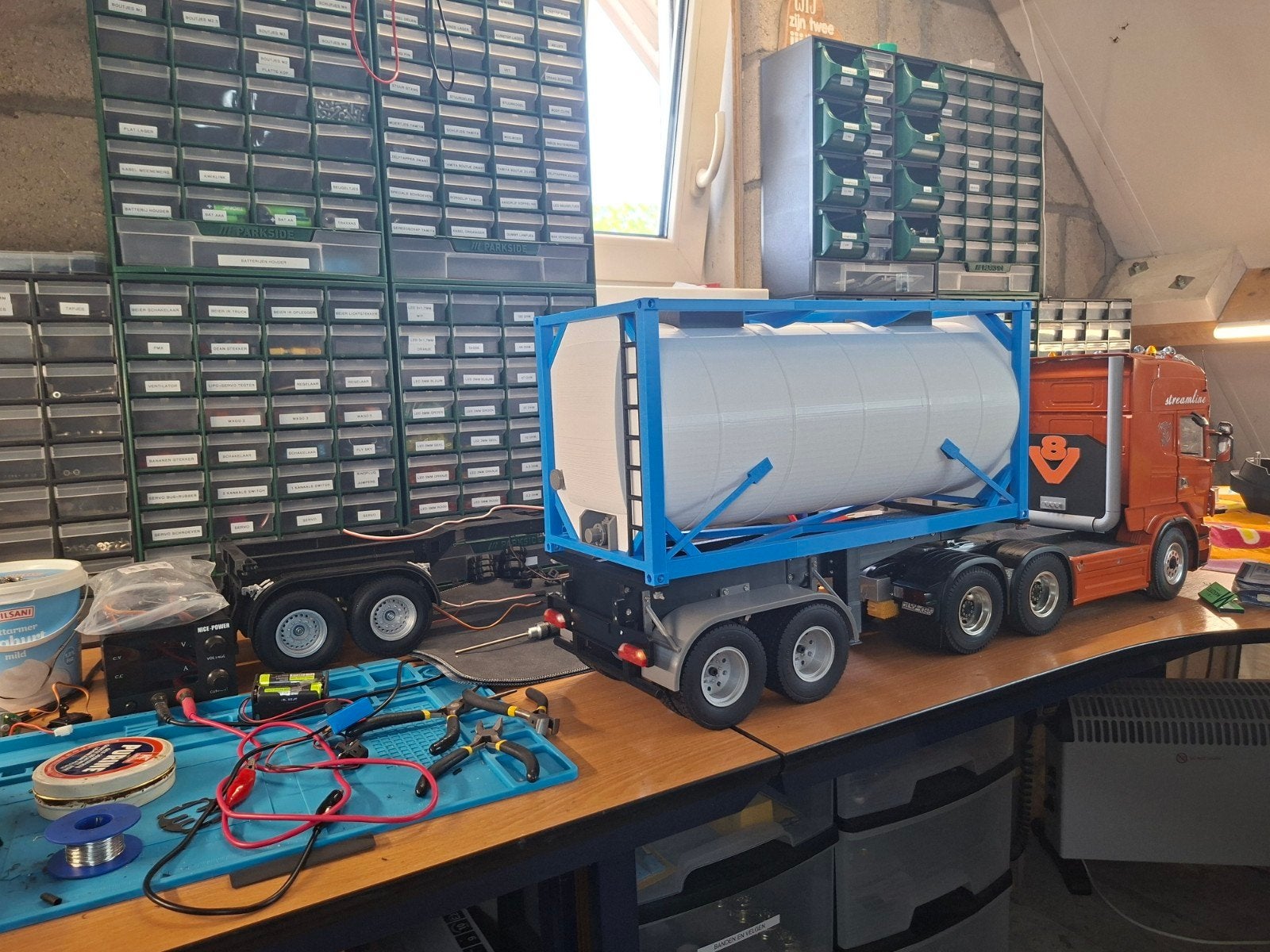 RC Tankoplegger met Container - Schaalmodel, Overige merken, Groter dan 1:32, Ophalen of Verzenden, Zo goed als nieuw