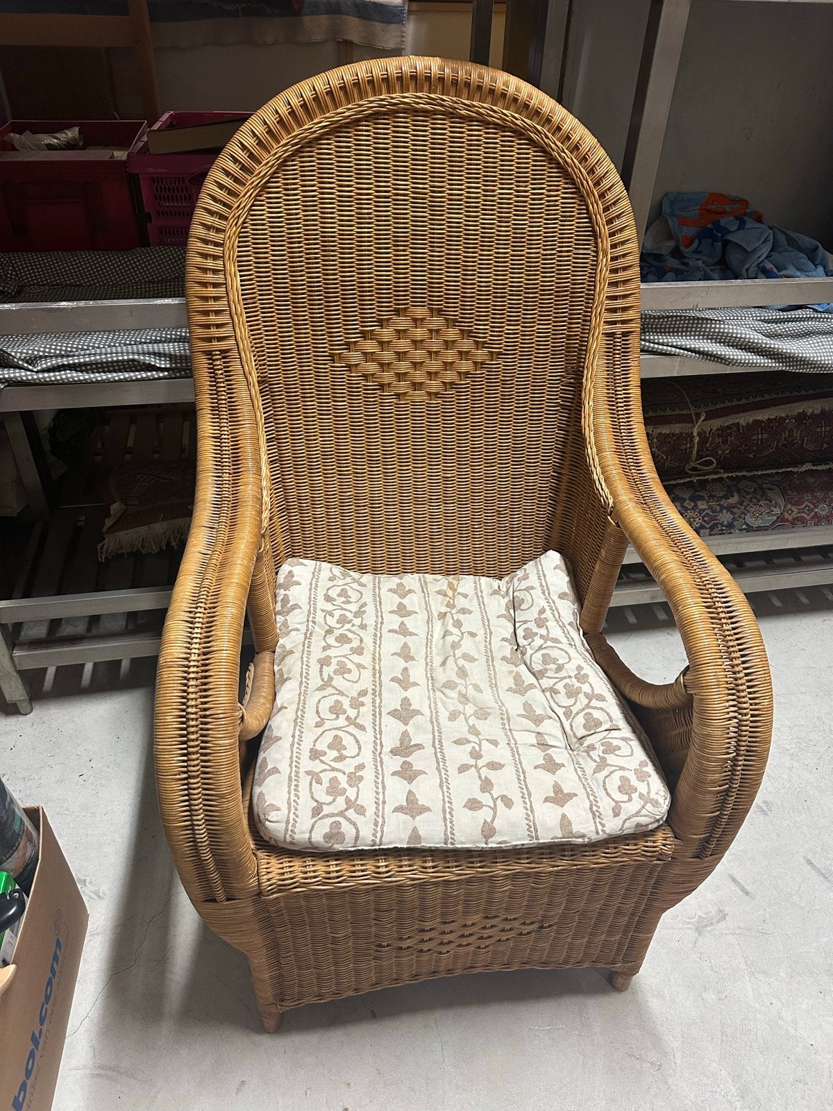 Rotan stoel met kussen - Comfortabel en stijlvol, Ophalen, Gebruikt, Bruin, Riet of Rotan