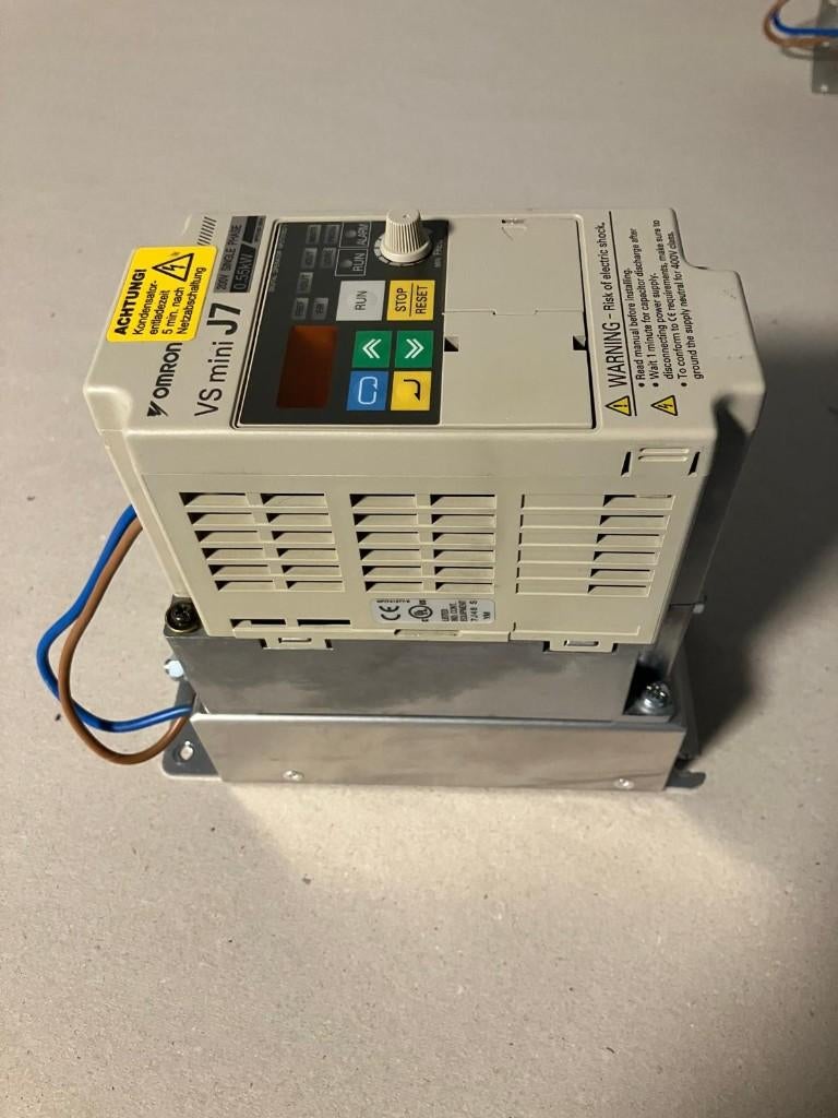 Omron VS mini J7 frequentieregelaar 0,55 kW, incl RFI-filter, Ophalen of Verzenden, Gebruikt