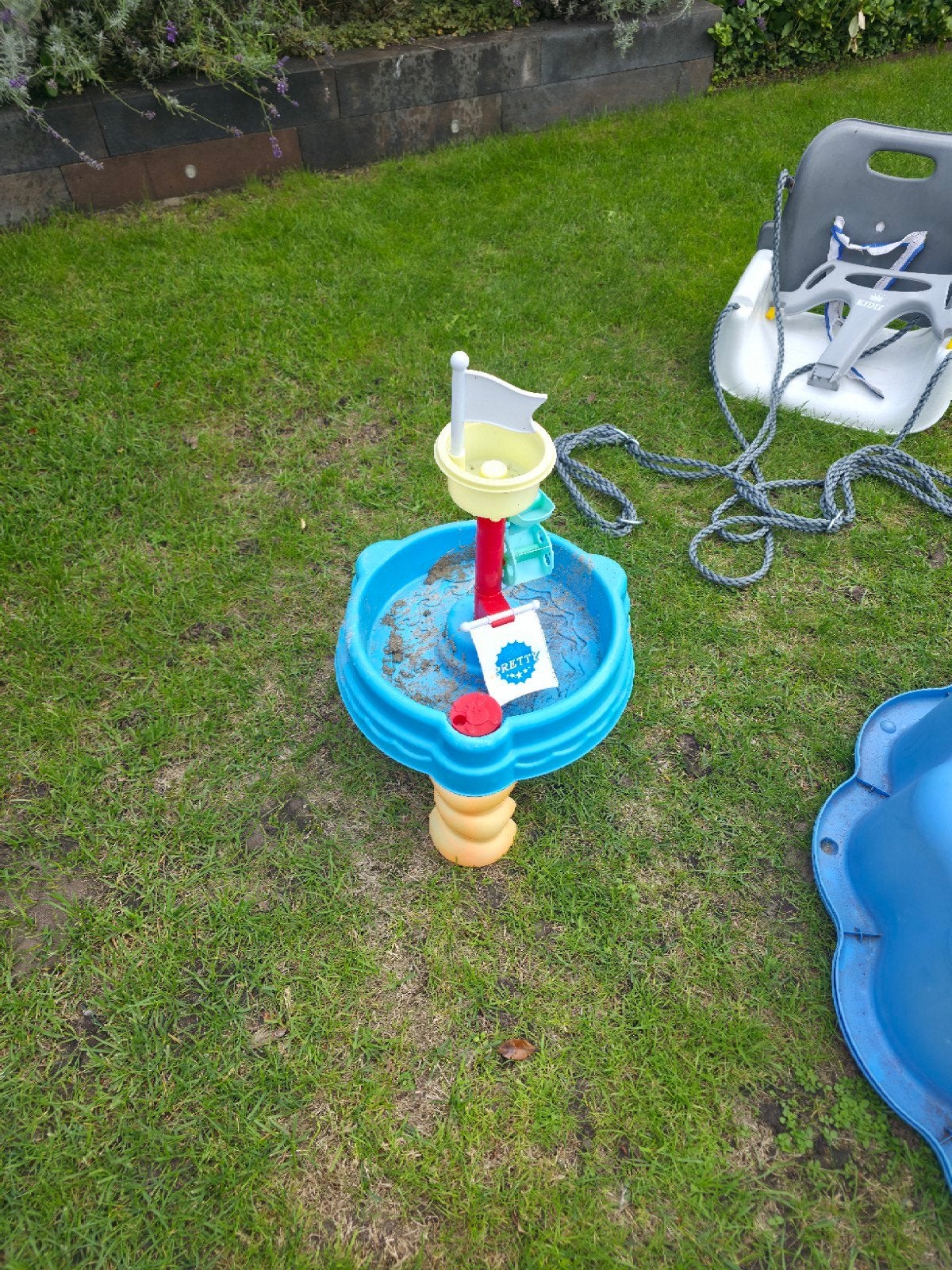 Zand- en watertafel voor kinderen, Ophalen