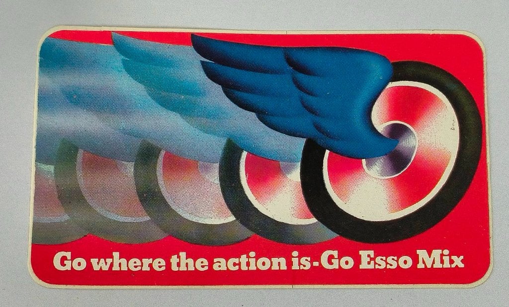 Sticker Go where the action is- Go Esso Mix, Ophalen of Verzenden, Zo goed als nieuw, Bedrijf of Vereniging