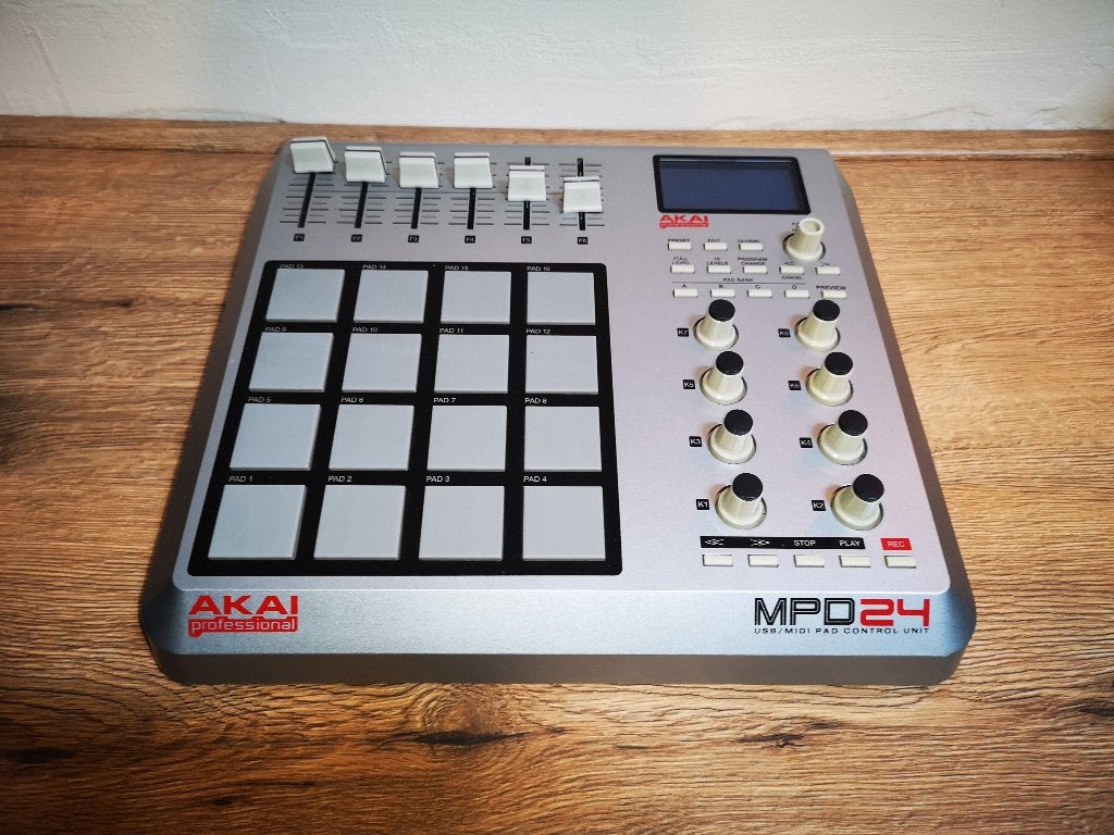 Akai Professional MPD24 usb/midi pad controller, Ophalen of Verzenden, Zo goed als nieuw