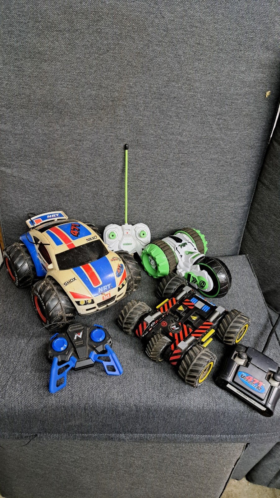 5 stuks bestuurbare auto's, Ophalen of Verzenden, Gebruikt, Overige schalen, Auto offroad