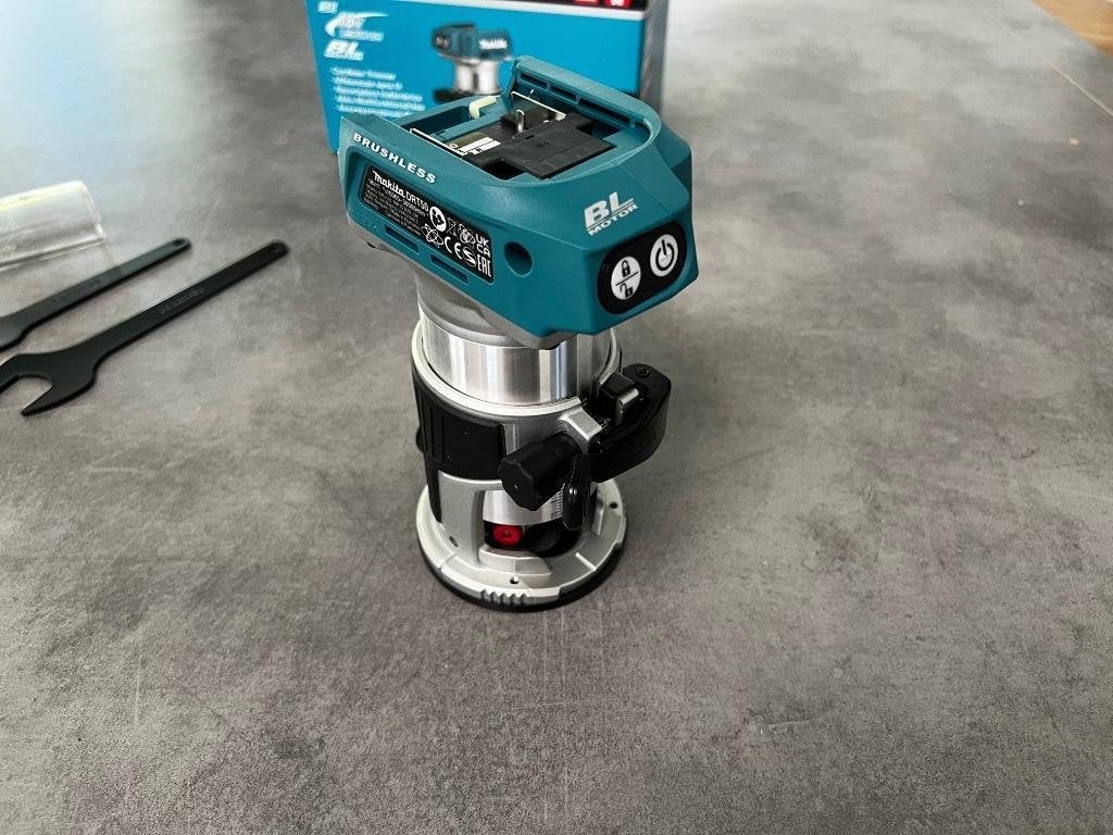 MAKITA DRT50Z 18v ACCU KANTENFREES BOVENFREES TRIMMER BL LXT, Kantenfrees, Accu, Nieuw, Ophalen of Verzenden
