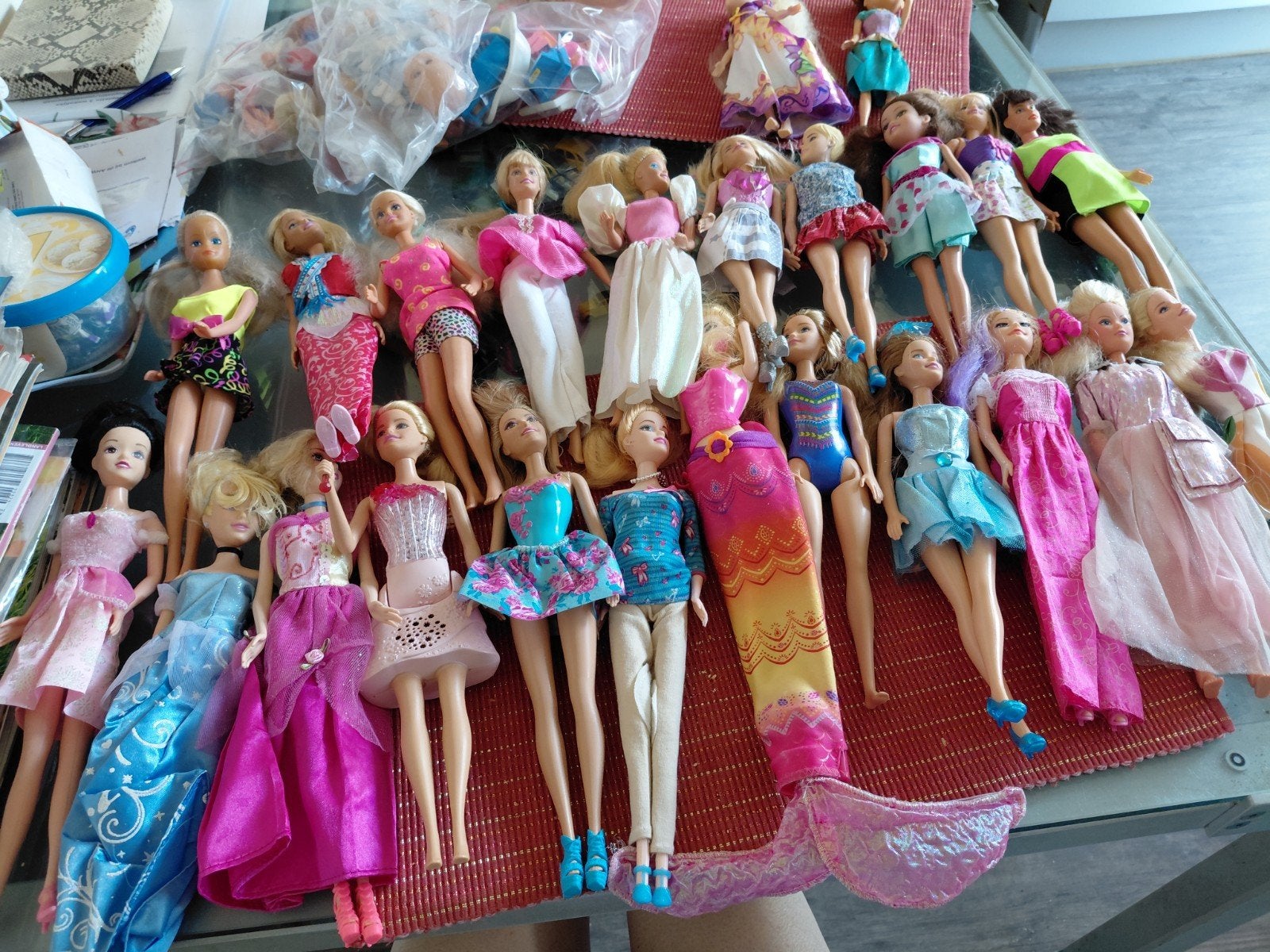22 Barbies en klein speelgoed - Verzendkosten koper, Ophalen of Verzenden