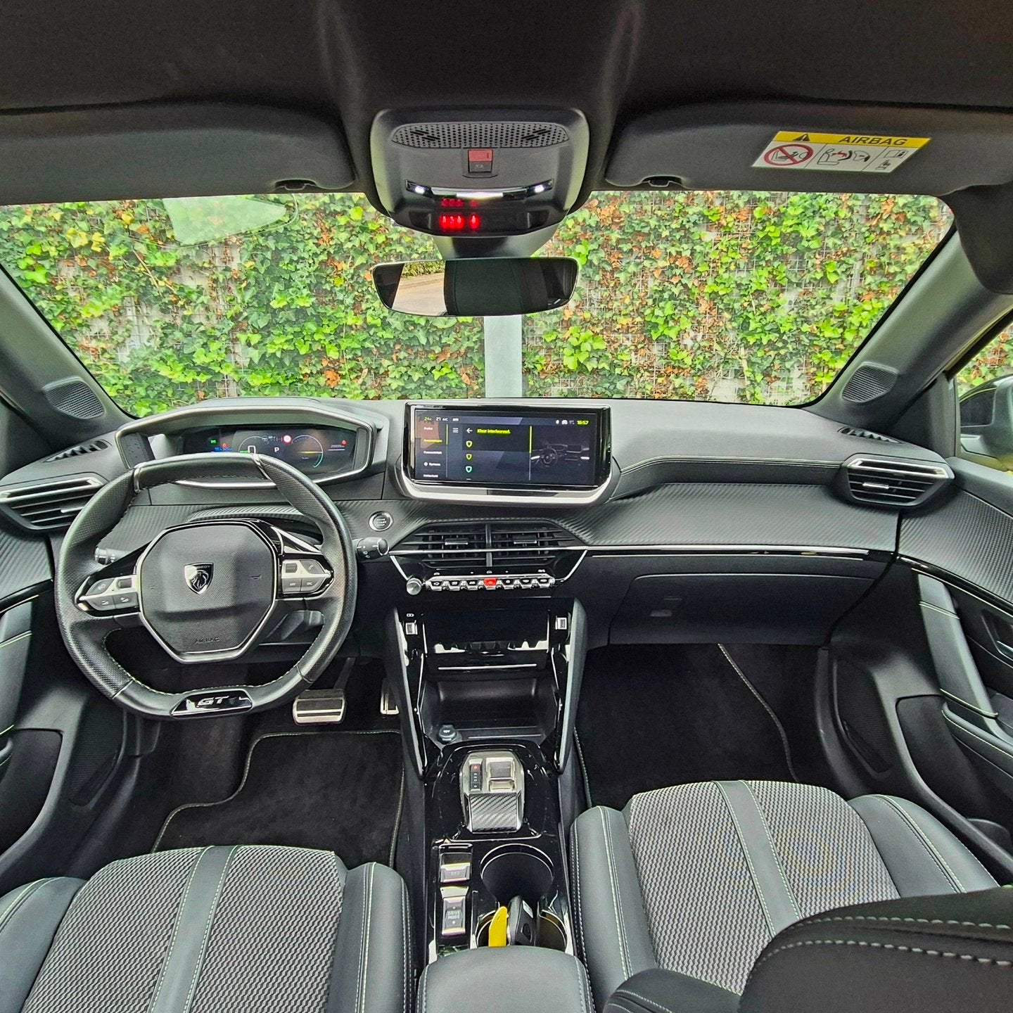 Peugeot E-208 EV GT 50 kWh | SOH 99.75% | ACC | CAM | 3-fase, Auto's, Stof, Gebruikt, Geel, Grijs