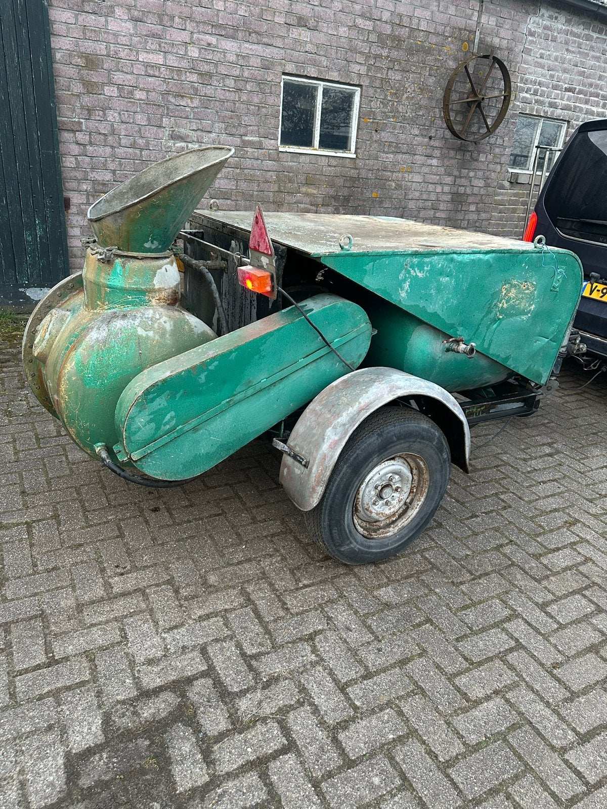 Bredel Vloerpomp elektrisch met 5 slangen van 20m1 per stuk, Ophalen