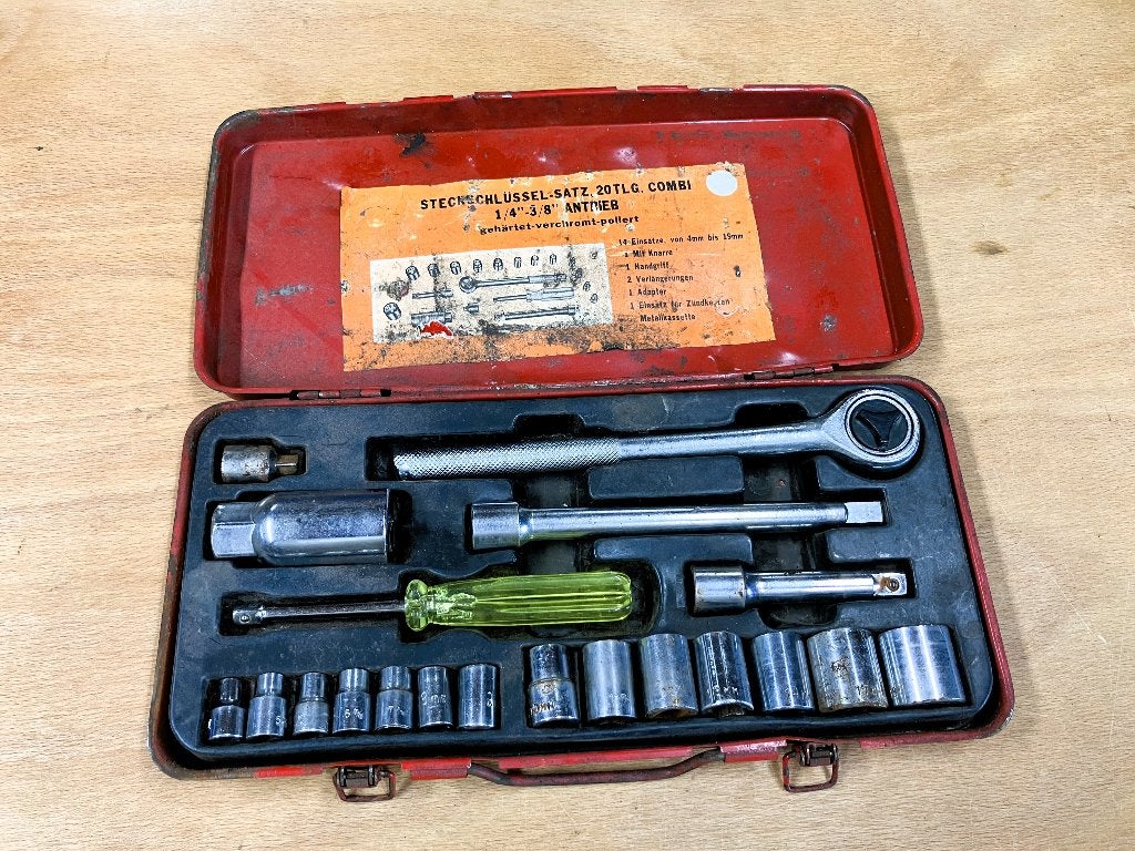 Nette complete doppendoos 1/4” + 3/8”, Ophalen of Verzenden, Gebruikt, Sleutel/ratel, Overige merken