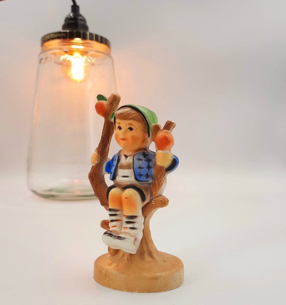 Kesbekelamp | Kinderkamerlamp vintage beeldje jongen in boom, Ophalen of Verzenden, Nieuw, Handgemaakt, Lamp