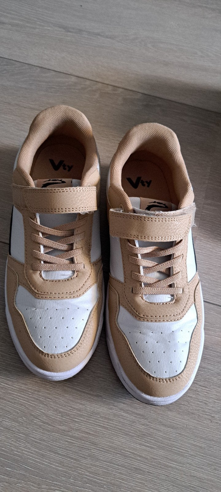 Vty sneakers beige maat 39 - Zo goed als nieuw, Ophalen, Vty, Zo goed als nieuw, Jongen