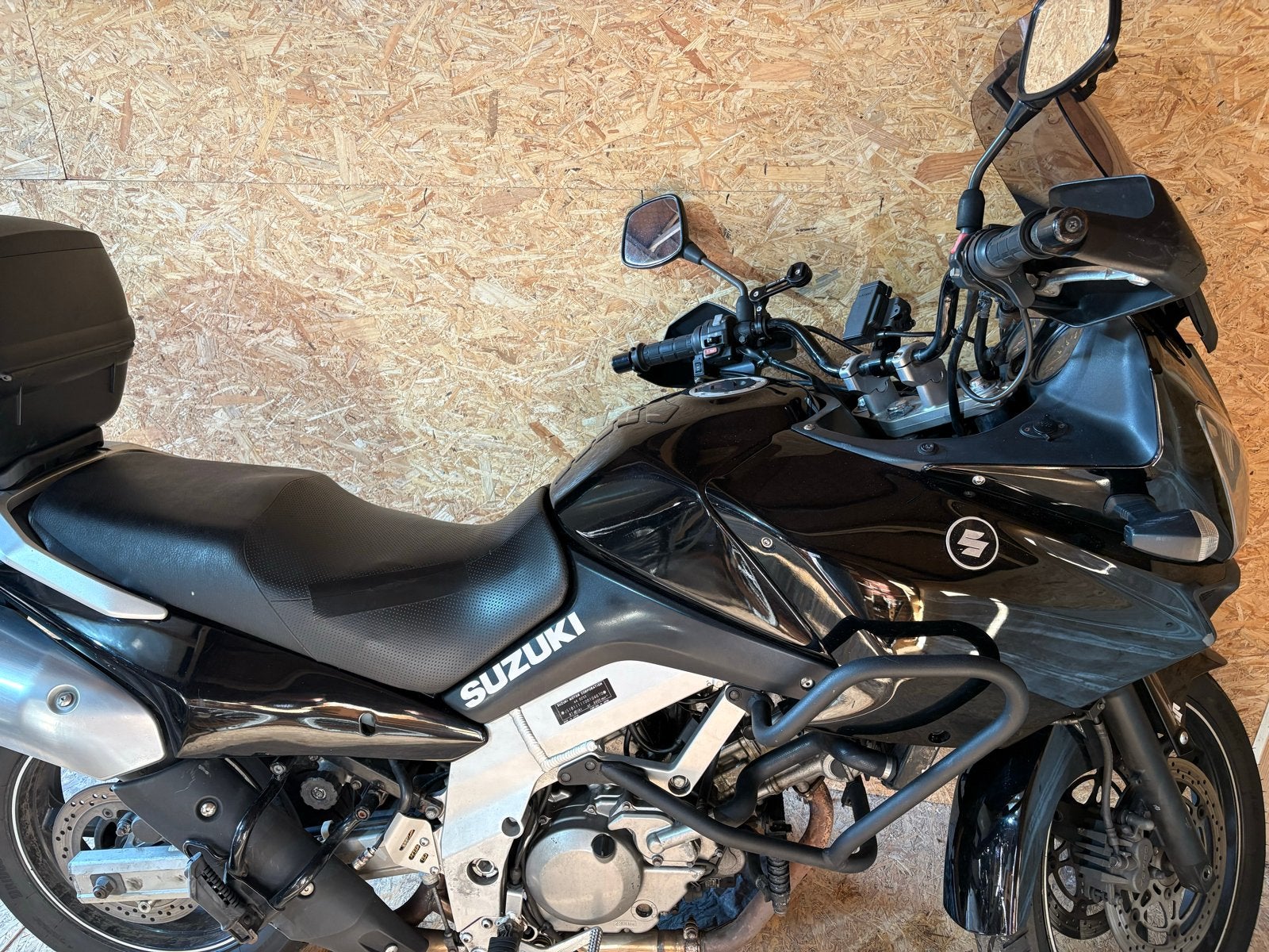 Suzuki V-Strom 650 - Toermotor met topkoffer, Motoren, Motoren | Suzuki, Particulier, Toermotor, meer dan 35 kW, 2 cilinders, Motorrijbewijs A
