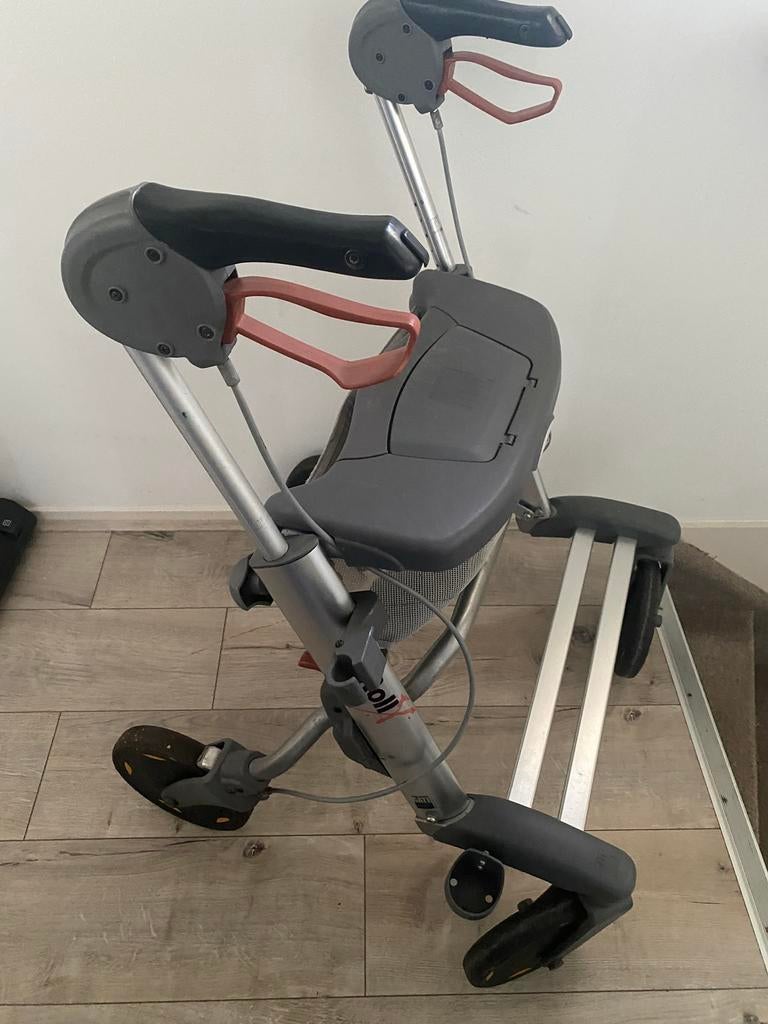 Rollx srevige lichtgewicht rollator, Ophalen of Verzenden, Lichtgewicht, Zo goed als nieuw